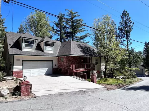 26166 Circle Dr, Lake Arrowhead, CA 92352