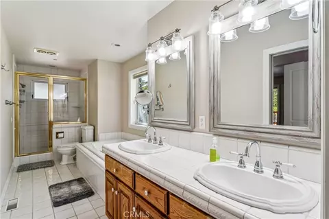 Bath - 26166 Circle Dr, Lake Arrowhead, CA 92352 photo 3 of 3