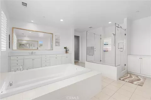 Bath - 17151 Cambria Ct, Riverside, CA 92503 photo 2 of 4