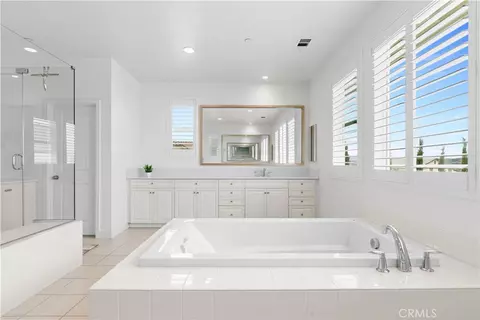 Bath - 17151 Cambria Ct, Riverside, CA 92503 photo 4 of 4
