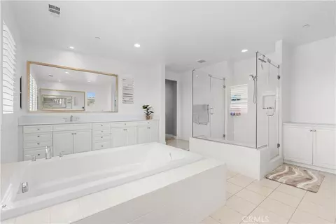 Bath - 17151 Cambria Ct, Riverside, CA 92503 photo 2 of 4