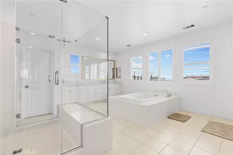Bath - 17151 Cambria Ct, Riverside, CA 92503 photo 1 of 4