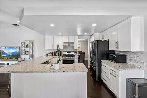 Kitchen - 12825 Cedar St, Hesperia, CA 92344 photo 1 of 3