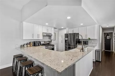 Kitchen - 12825 Cedar St, Hesperia, CA 92344 photo 2 of 3