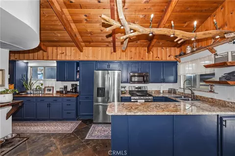 521 Fir Dr, Green Valley Lake, CA 92341