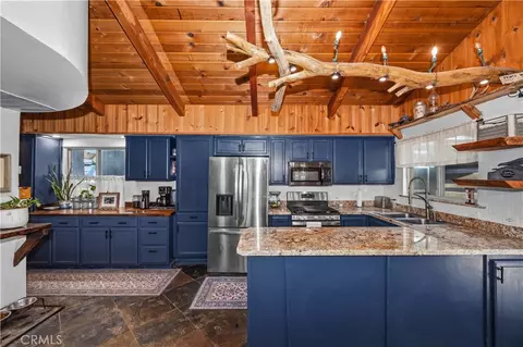 521 Fir Dr, Green Valley Lake, CA 92341