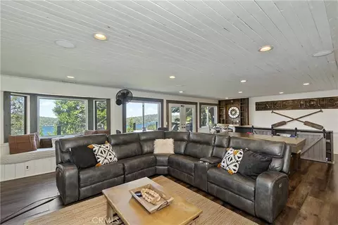 533 Sunderland Ct, Lake Arrowhead, CA 92352