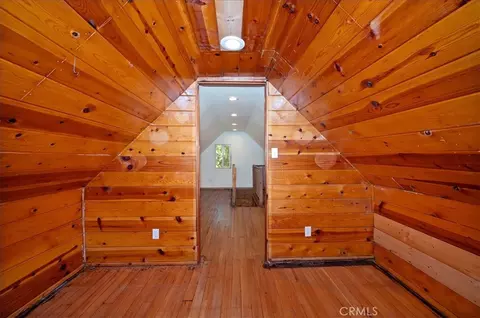 Entry Way - 23734 Shady Ln, Crestline, CA 92325 photo 4 of 5