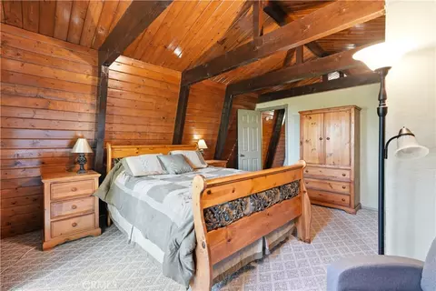 Bedroom - 24091 Lakeview, Crestline, CA 92325 photo 5 of 6