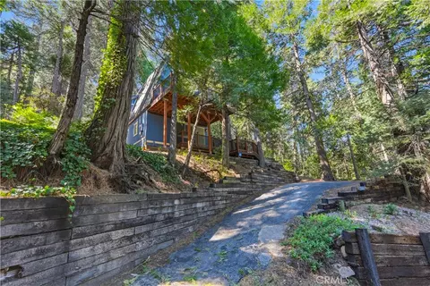 Exterior - 24091 Lakeview, Crestline, CA 92325 photo 4 of 11
