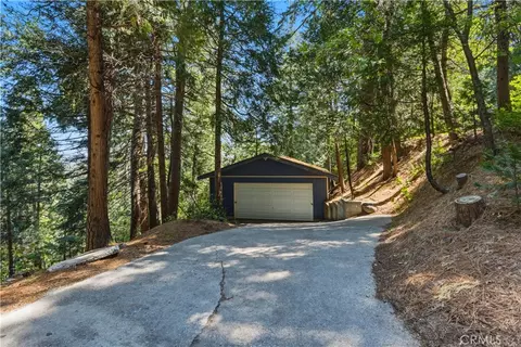 Exterior - 24091 Lakeview, Crestline, CA 92325 photo 9 of 11