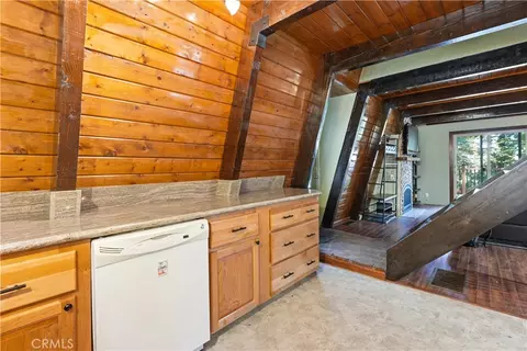 Kitchen - 24091 Lakeview, Crestline, CA 92325 photo 2 of 4