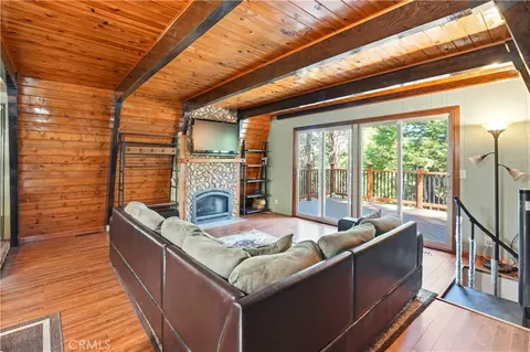 Living - 24091 Lakeview, Crestline, CA 92325 photo 1 of 2