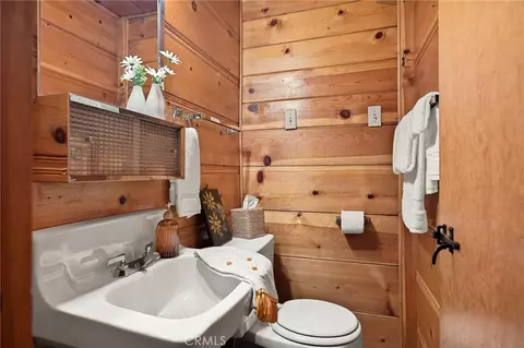 Bath - 144 Marshall Rd, Lake Arrowhead, CA 92352 photo 4 of 4