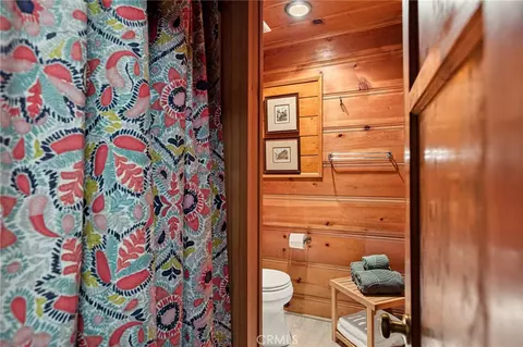 Bath - 144 Marshall Rd, Lake Arrowhead, CA 92352 photo 2 of 4