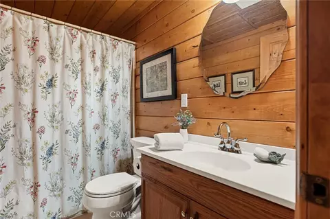 Bath - 144 Marshall Rd, Lake Arrowhead, CA 92352 photo 1 of 4