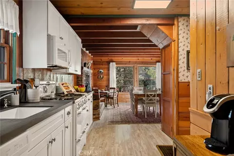 Kitchen - 144 Marshall Rd, Lake Arrowhead, CA 92352 photo 3 of 3