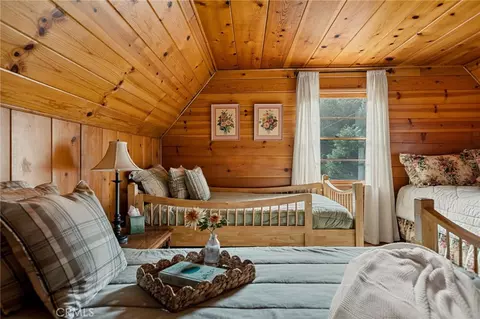 Bedroom - 144 Marshall Rd, Lake Arrowhead, CA 92352 photo 3 of 9