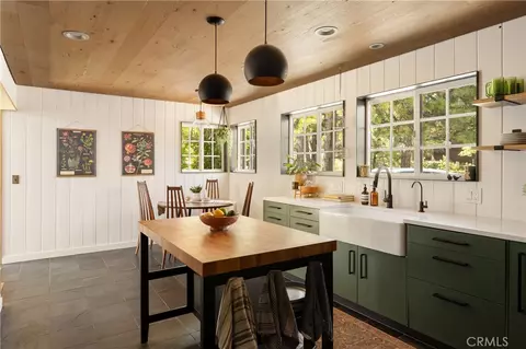 Kitchen - 28001 N Bay, Lake Arrowhead, CA 92352 photo 1 of 4