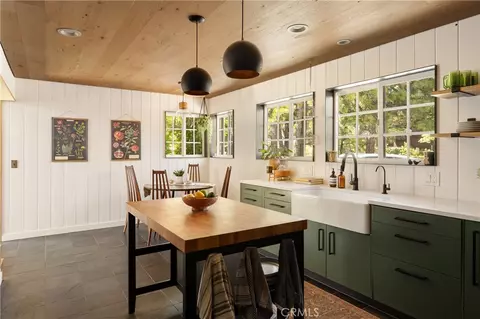 Kitchen - 28001 N Bay, Lake Arrowhead, CA 92352 photo 1 of 4