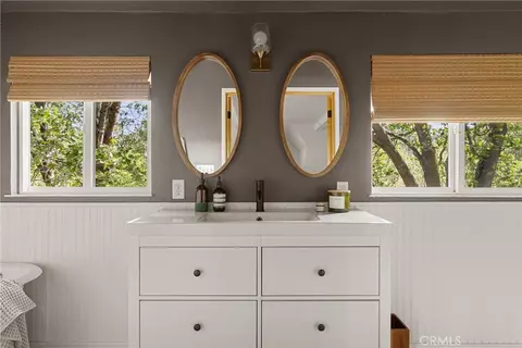 Bath - 28001 N Bay, Lake Arrowhead, CA 92352 photo 2 of 6