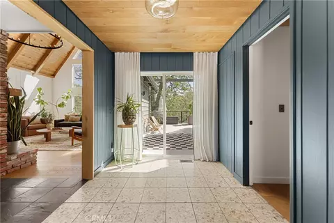 Entry Way - 28001 N Bay, Lake Arrowhead, CA 92352 photo 4 of 5