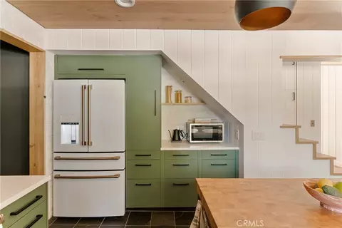 Kitchen - 28001 N Bay, Lake Arrowhead, CA 92352 photo 2 of 4
