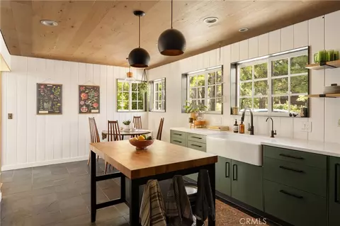 Kitchen - 28001 N Bay, Lake Arrowhead, CA 92352 photo 1 of 4