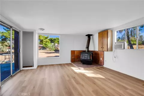 Living - 7453 Condalia Ave, Yucca Valley, CA 92284 photo 6 of 7