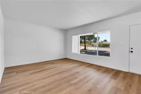 Living - 7453 Condalia Ave, Yucca Valley, CA 92284 photo 3 of 7
