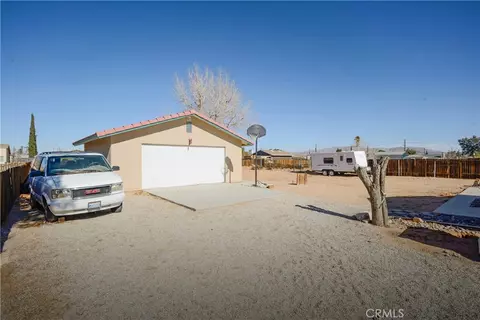 Exterior - 20852 Del Oro Rd, Apple Valley, CA 92308 photo 3 of 5