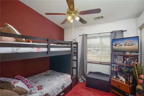 Bedroom - 20852 Del Oro Rd, Apple Valley, CA 92308 photo 2 of 3
