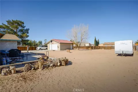 Exterior - 20852 Del Oro Rd, Apple Valley, CA 92308 photo 4 of 5