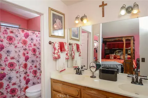 Bath - 20852 Del Oro Rd, Apple Valley, CA 92308 photo 1 of 2