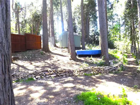 Exterior - 590 Lanes End, Crestline, CA 92325 photo 4 of 4