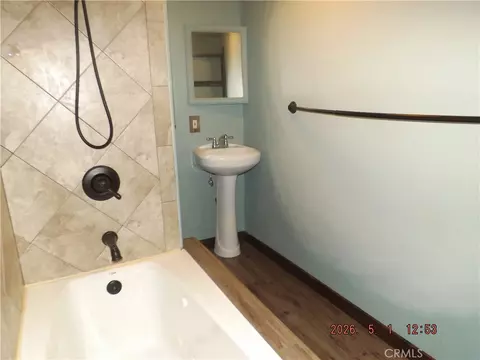 Bath - 590 Lanes End, Crestline, CA 92325 photo 1 of 1