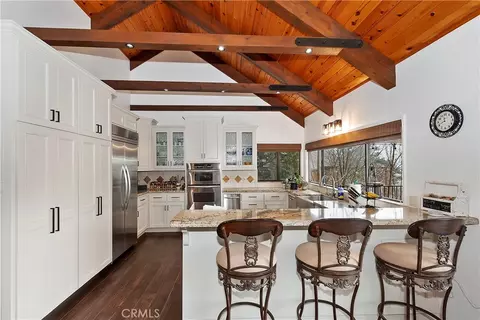 Kitchen - 26603 Hillcrest Ln, Lake Arrowhead, CA 92352 photo 2 of 6