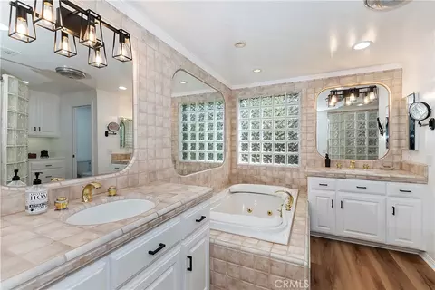Bath - 26603 Hillcrest Ln, Lake Arrowhead, CA 92352 photo 2 of 5