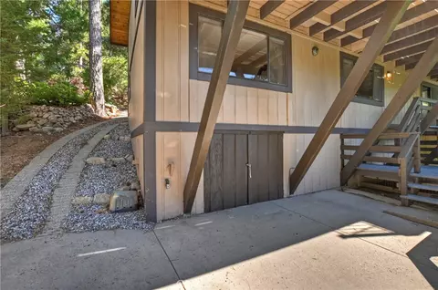 Exterior - 26603 Hillcrest Ln, Lake Arrowhead, CA 92352 photo 6 of 6