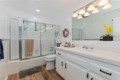 Bath - 26603 Hillcrest Ln, Lake Arrowhead, CA 92352 photo 5 of 5