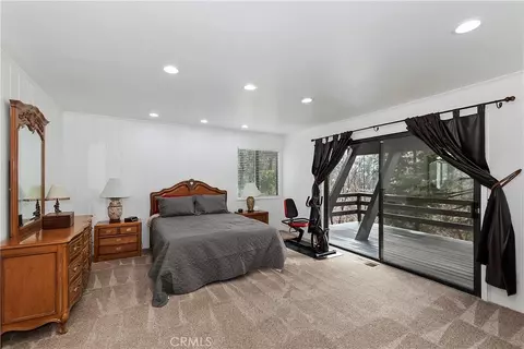 Bedroom - 26603 Hillcrest Ln, Lake Arrowhead, CA 92352 photo 1 of 5