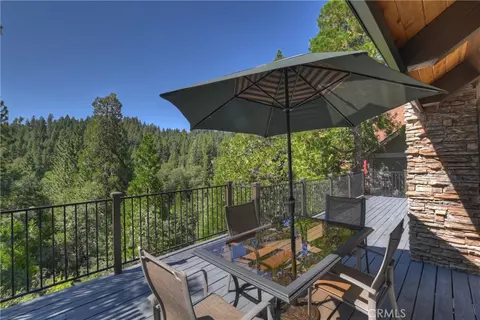 Exterior - 26603 Hillcrest Ln, Lake Arrowhead, CA 92352 photo 2 of 6