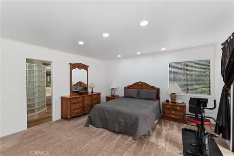Bedroom - 26603 Hillcrest Ln, Lake Arrowhead, CA 92352 photo 2 of 5