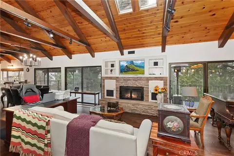 Living - 26603 Hillcrest Ln, Lake Arrowhead, CA 92352 photo 2 of 2