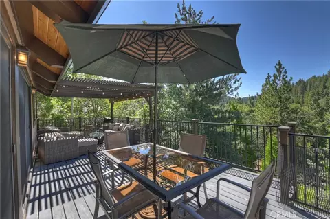 Exterior - 26603 Hillcrest Ln, Lake Arrowhead, CA 92352 photo 3 of 6