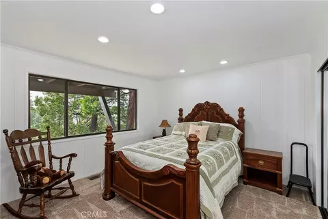 Bedroom - 26603 Hillcrest Ln, Lake Arrowhead, CA 92352 photo 4 of 5
