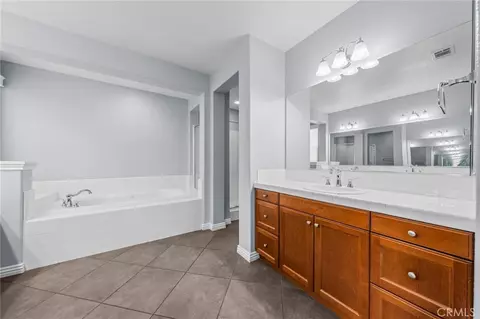 Bath - 25614 Red Hawk Rd, Corona, CA 92883 photo 2 of 4