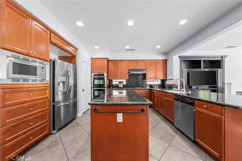 Kitchen - 25614 Red Hawk Rd, Corona, CA 92883 photo 2 of 4