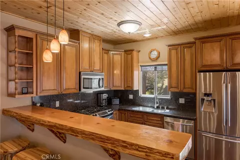 Kitchen - 529 Bernhardt, Big Bear City, CA 92314 photo 4 of 4