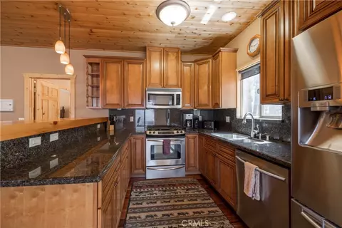 Kitchen - 529 Bernhardt, Big Bear City, CA 92314 photo 1 of 4